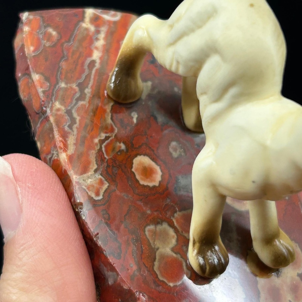 Vintage Siamese Cat Mini Figurine on Red Stone Slab Mid Century Home Decor - Picture 9 of 14